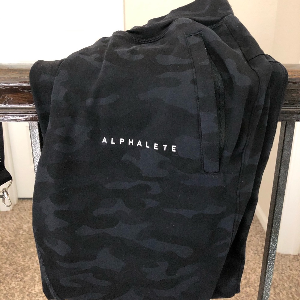 Alphalete original camo premium joggers
